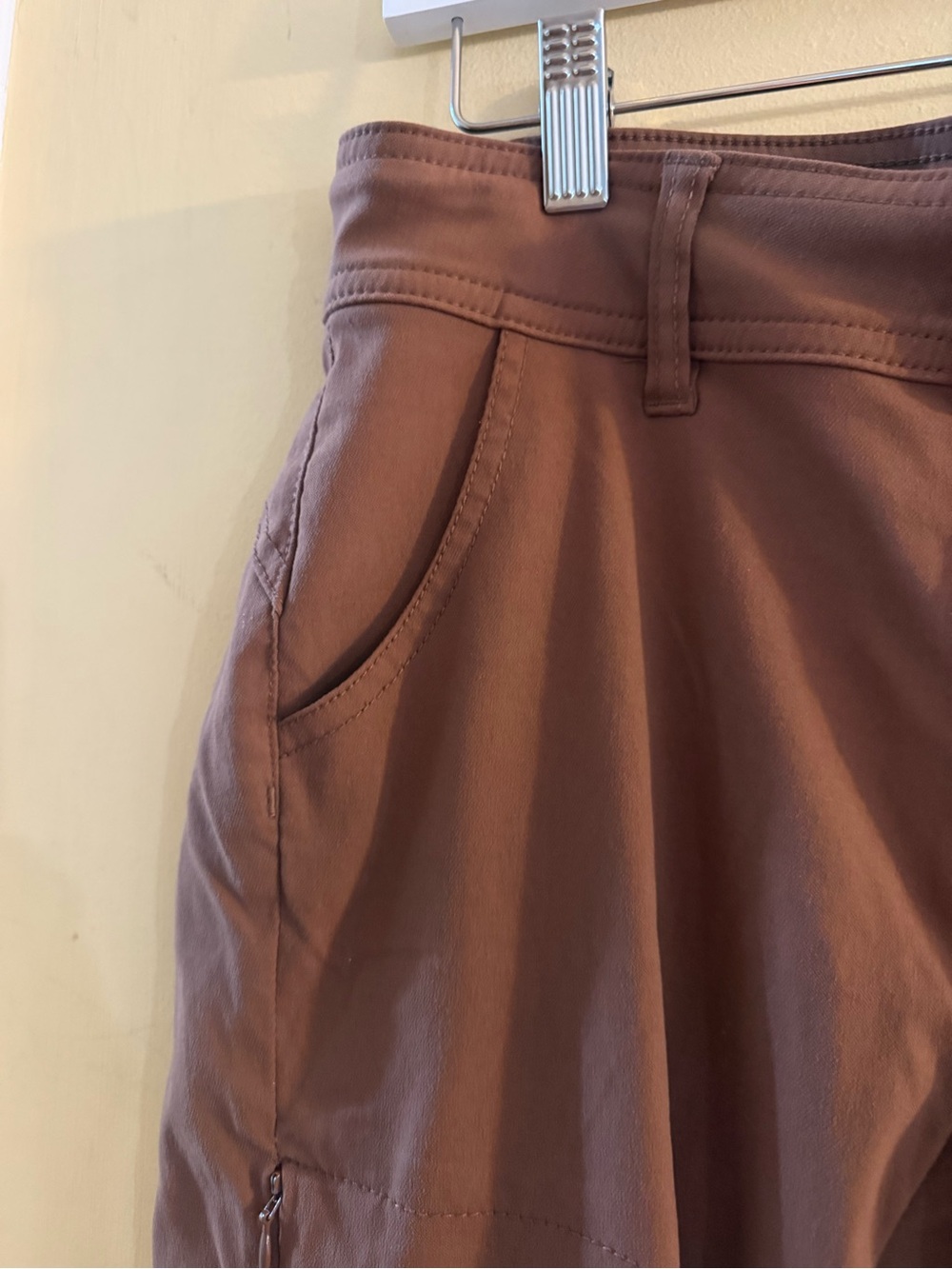 prAna Women’s Halle pants, featuring a roll-up leg design, sz 4 - Picture 3 of 11
